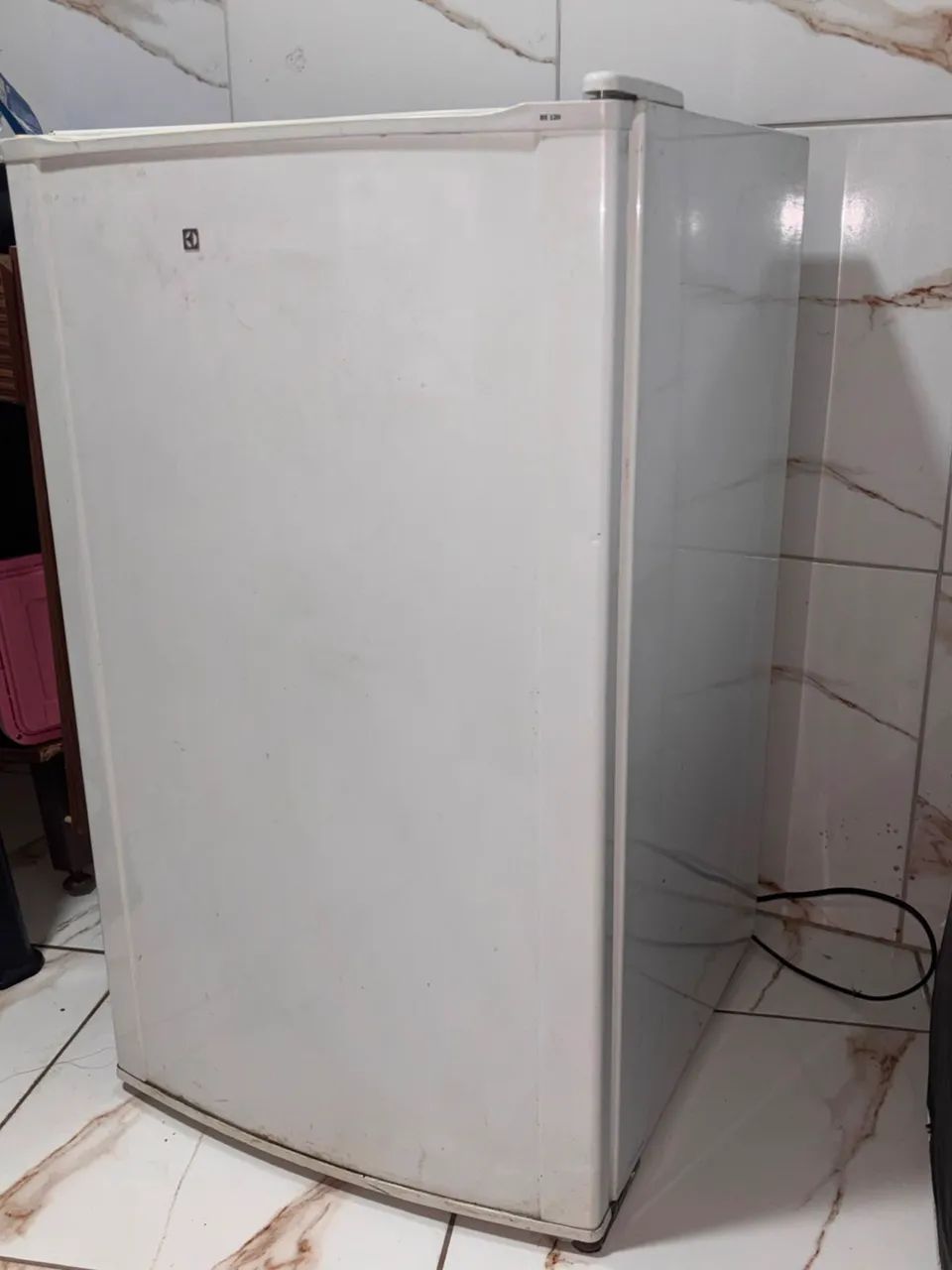 Frigobar Grande (ELETROLUX) 122L 