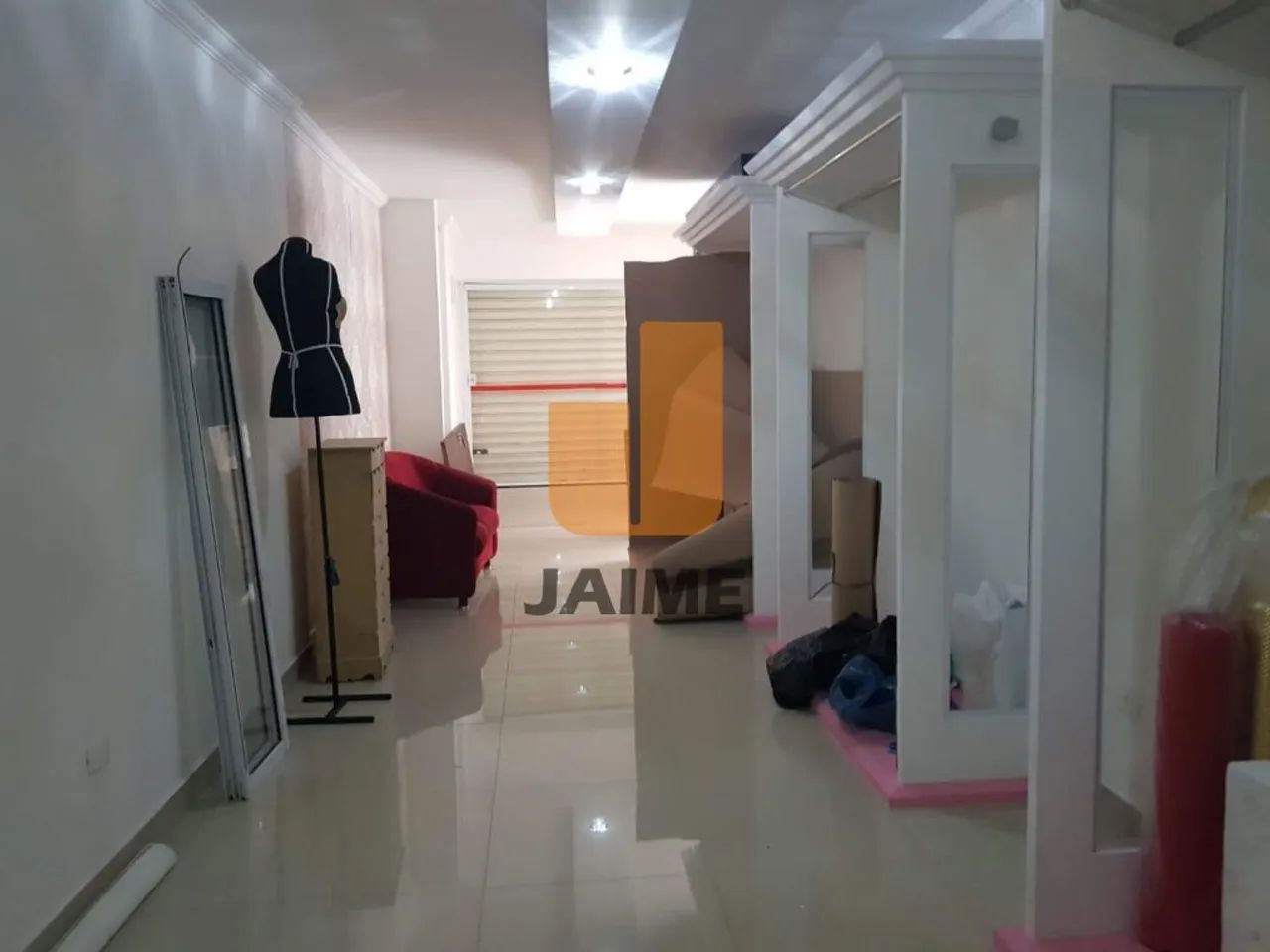 Prédio comercial e residencial, com 2 entradas independentes em localização excelente - Foto 4