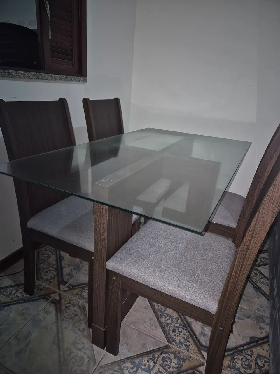 Mesa de Vidro com 4 lugares