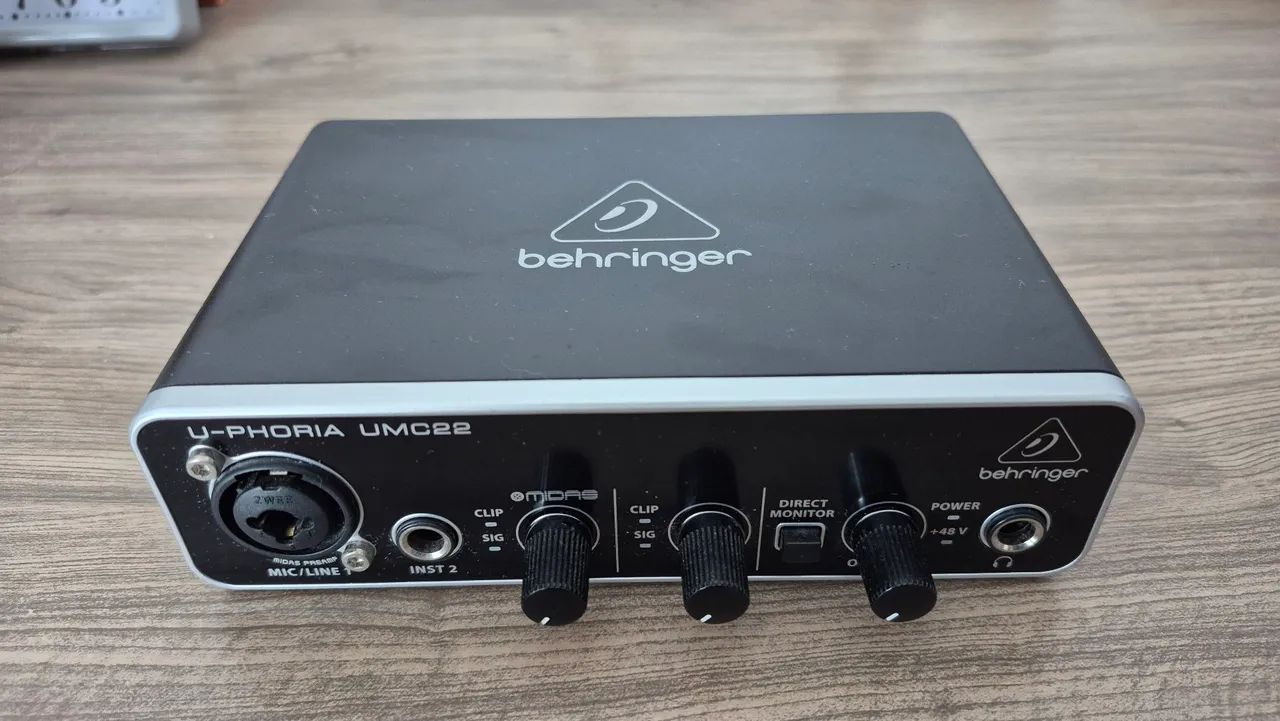 Interface de Áudio Behringer UMC22