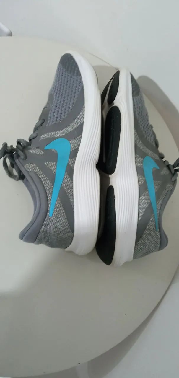 Tênis Nike Revolution4.  ( feminino).Original/ made in Indonésia.Tam.35. Usado.