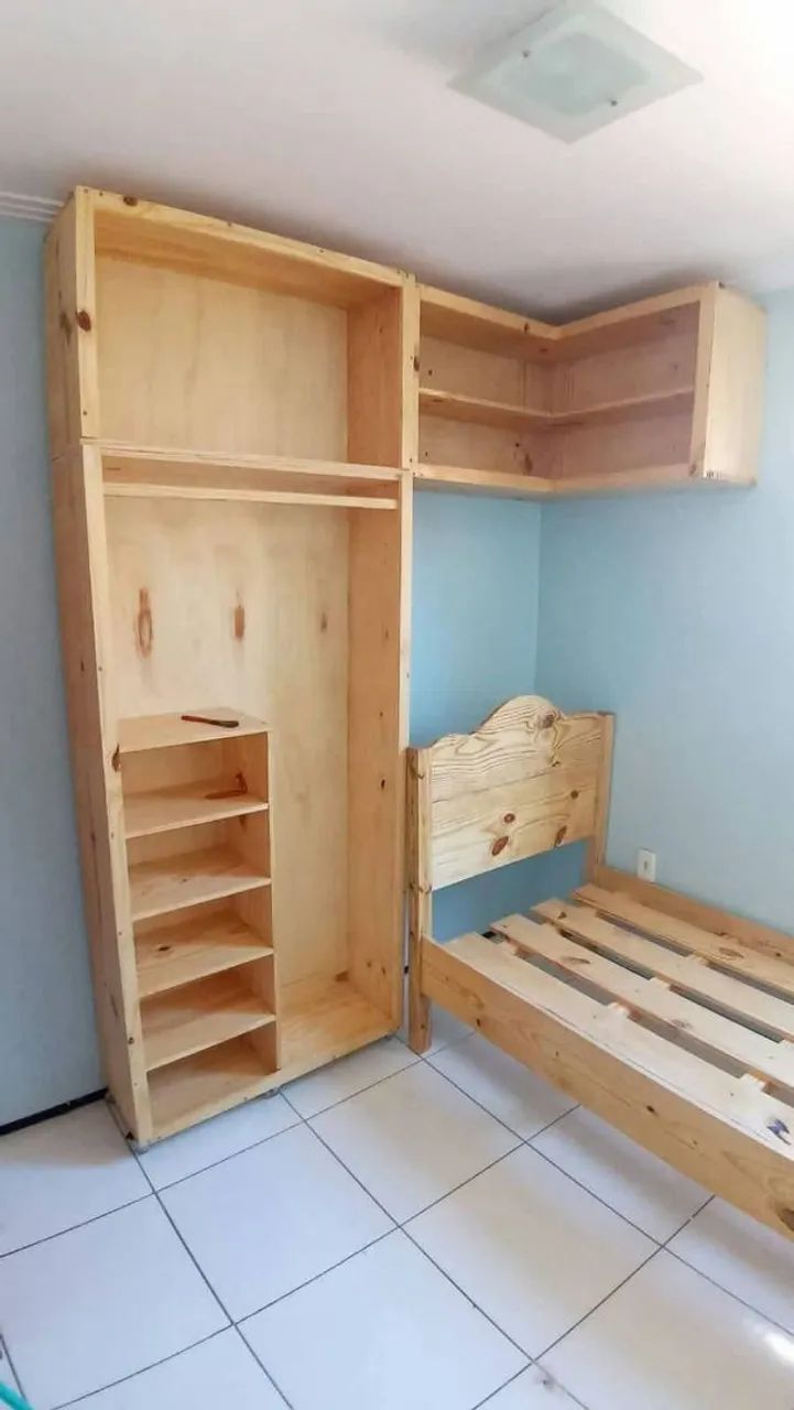 Closet de madeira pinus
