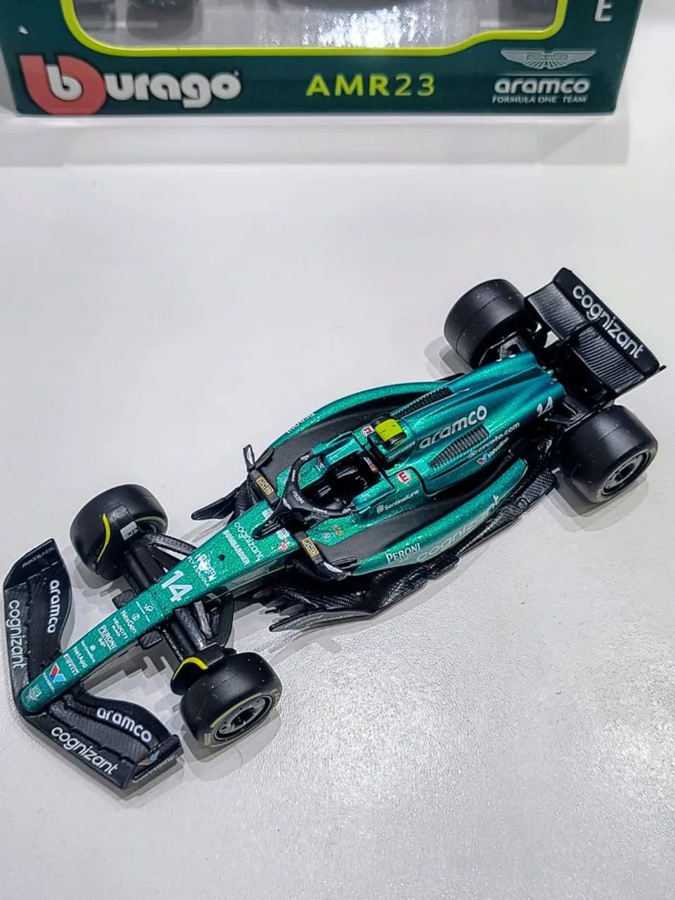 Aston Martin Fernando Alonso Escala 1:43 - Foto 4
