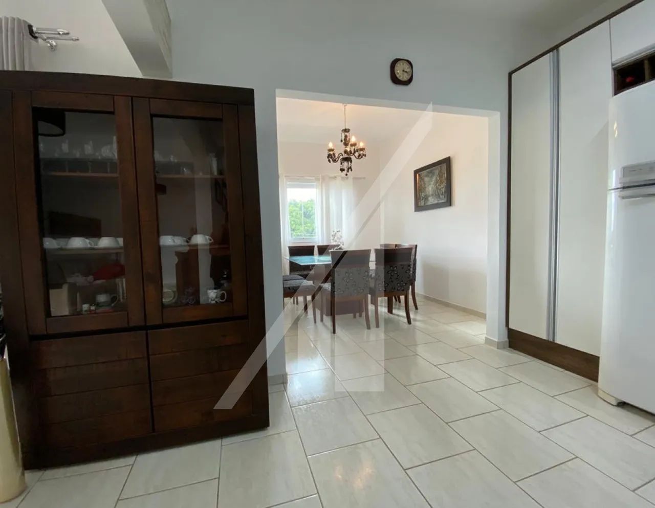 Prédio residencial com 01 apartamento e duas salas comerciais. - Foto 4