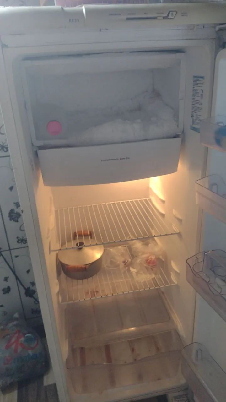 Vendo geladeira funcionando perfeitamente 