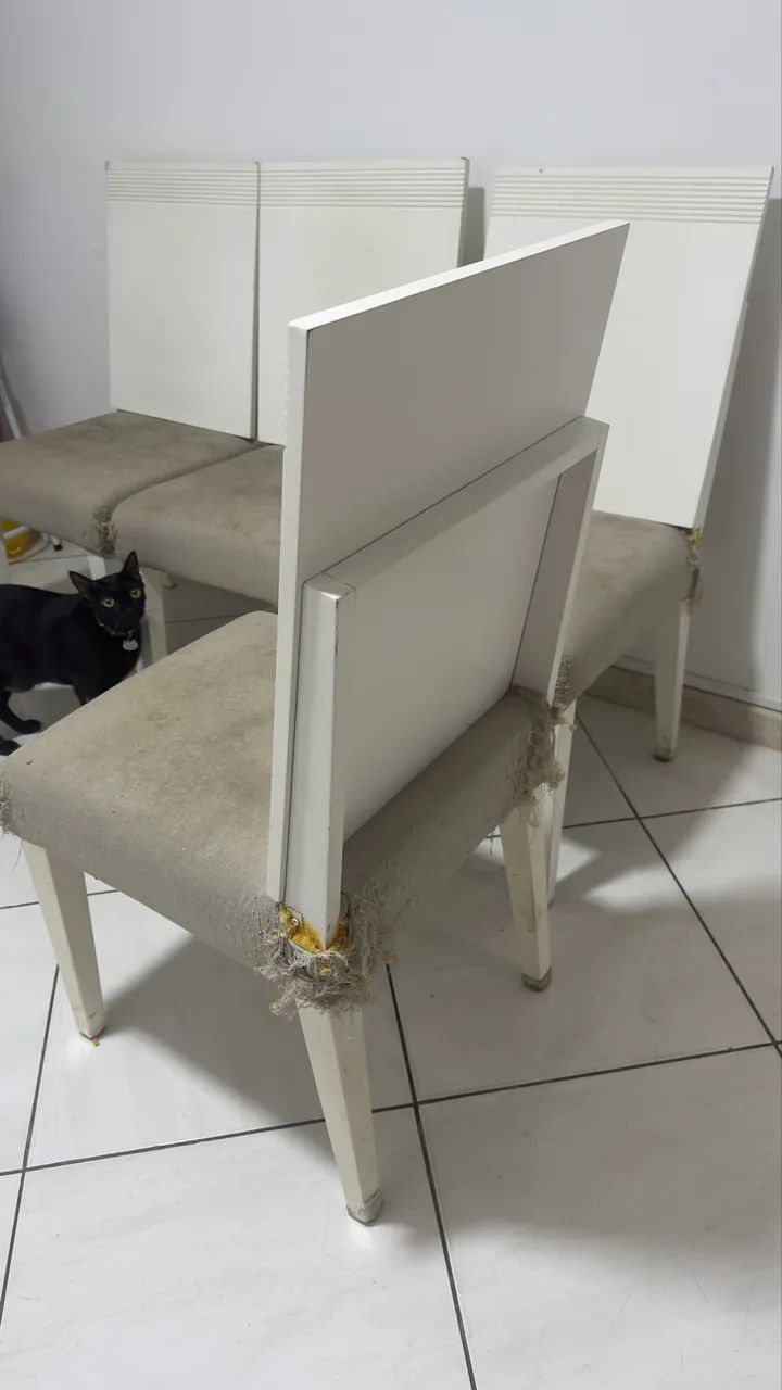 Conjunto com 4 cadeiras de madeira  - Foto 4