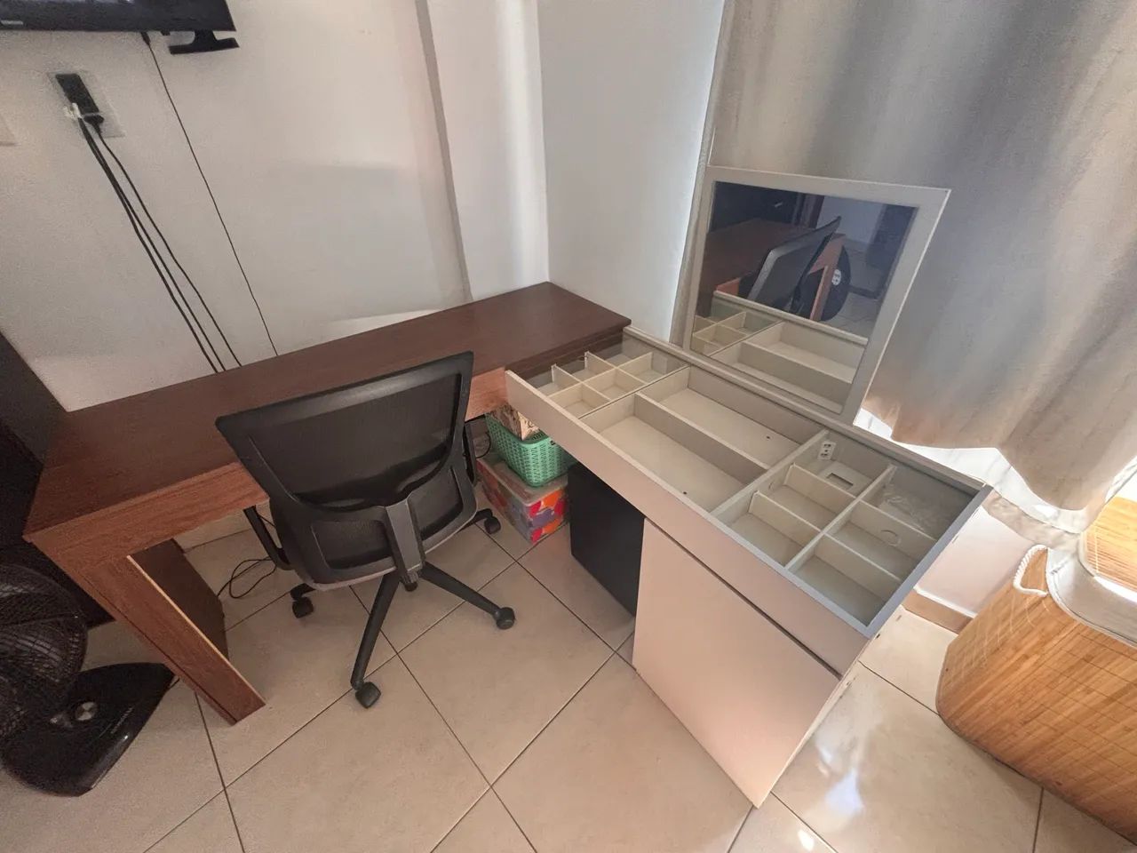 Escrivaninha Penteadeira De Canto