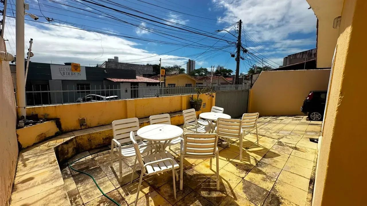 Belíssima Casa 4/4 Sendo 02 Suites + Dependência em Lagoa Nova