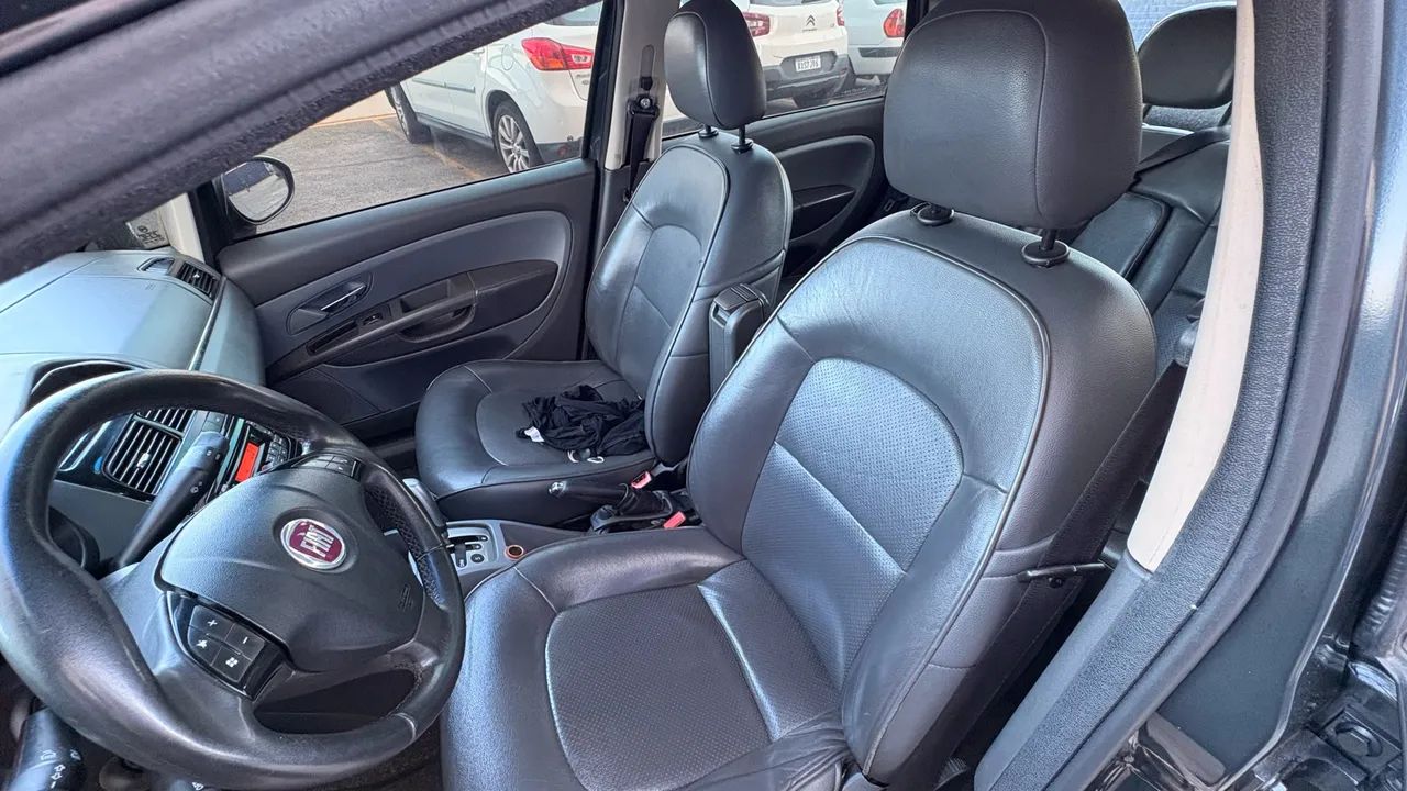 Fiat Linea Absolute 1.9/1.8 Flex Dualogic 4P 2011 - Foto 4