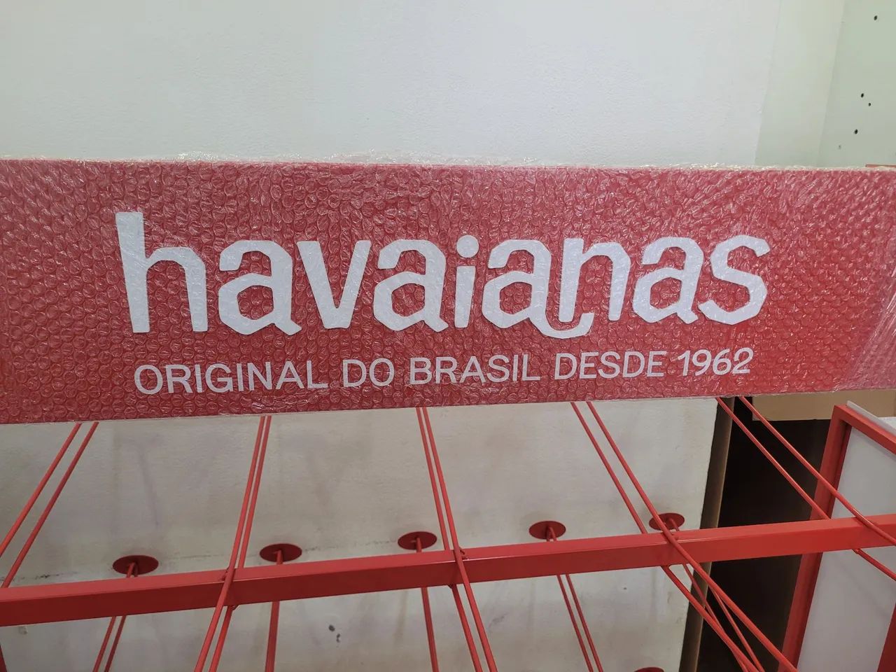 Expositor chinelos havaianas novo sem uso - Foto 2