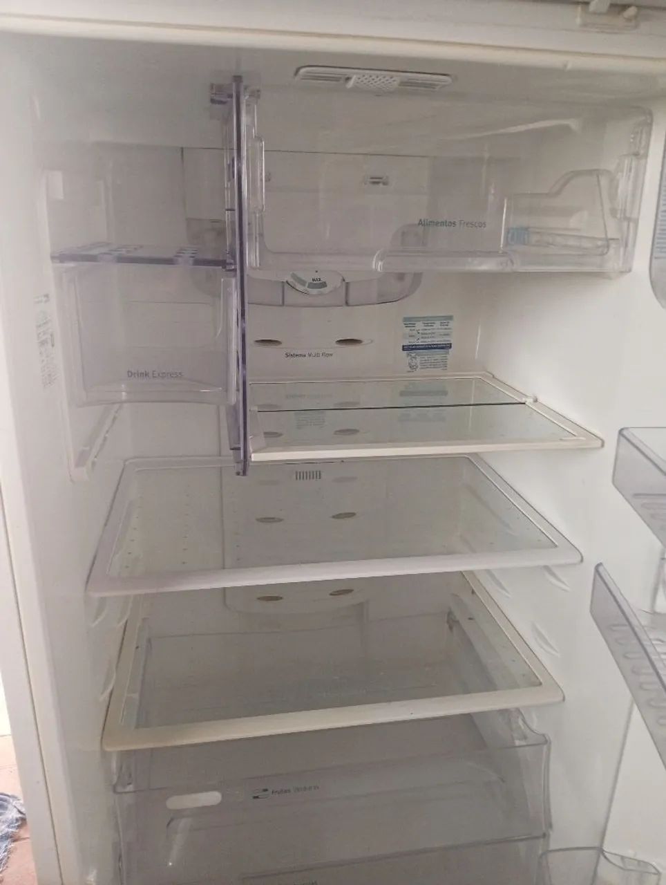 Vendo uma geladeira 