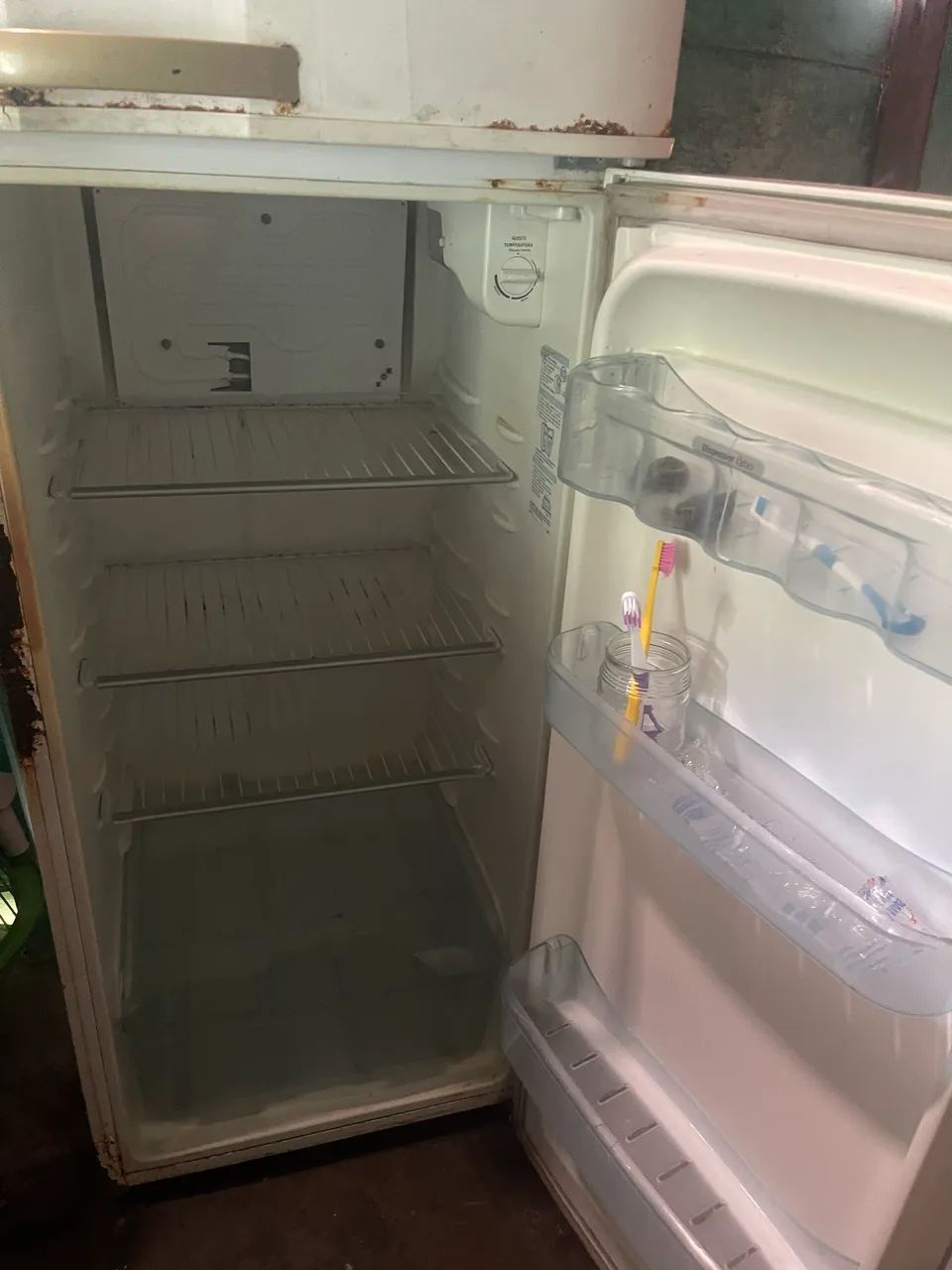 Geladeira com defeito 
