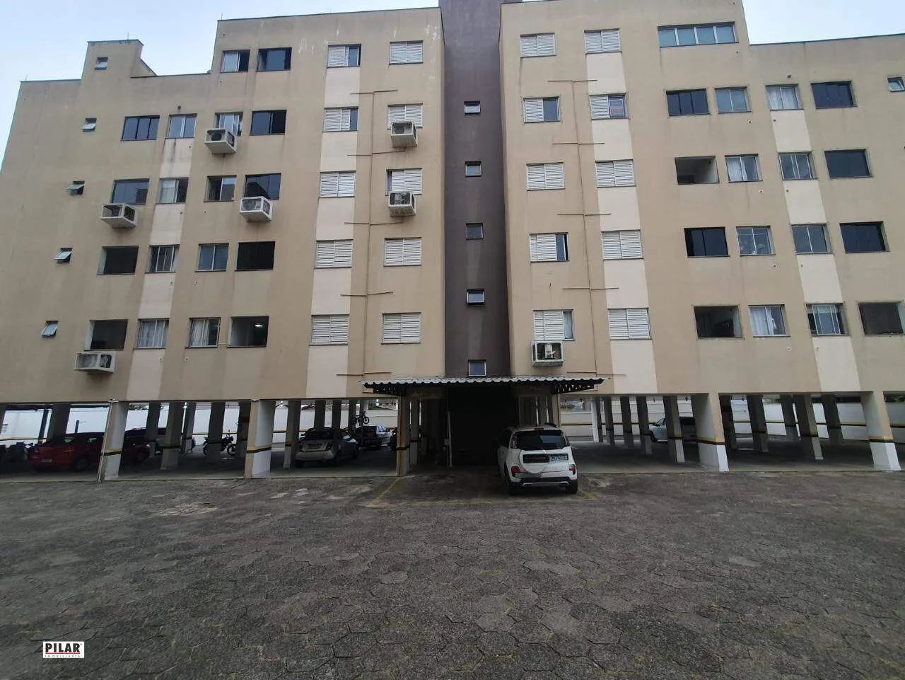 Apartamento semimobiliado com 02 dormitórios - Foto 2