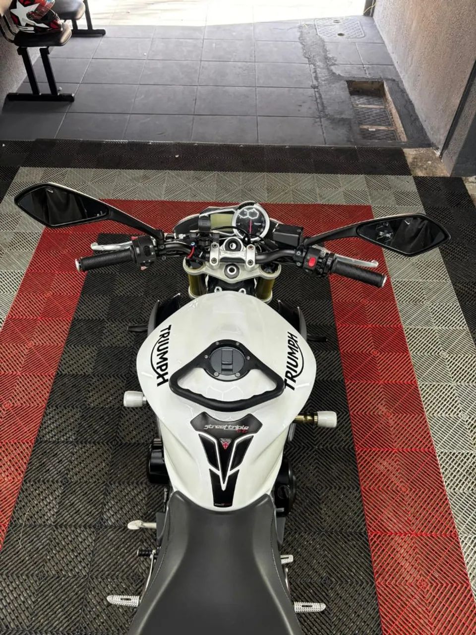 Triumph 675  - Foto 3
