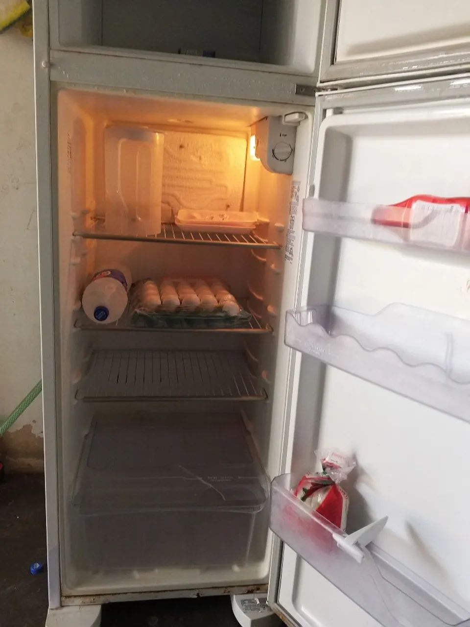 Vendo geladeira Electrolux Branco  - Foto 4