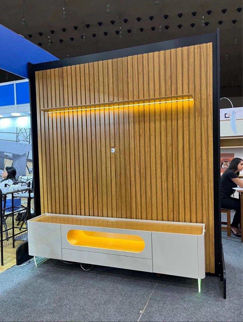 Rack com Painel Nobre - Luxo, Iluminação LED e Design Premium - Foto 3