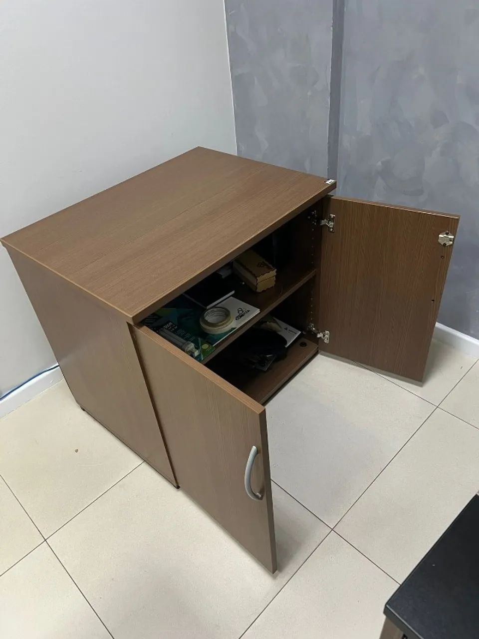Armario escritorio 80x80 com chave - Foto 2