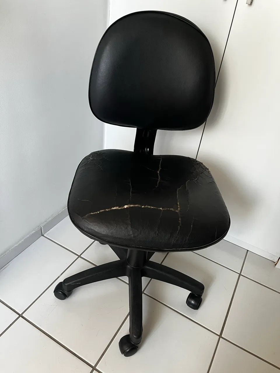 Vendo cadeira de escritório 360º - Foto 2