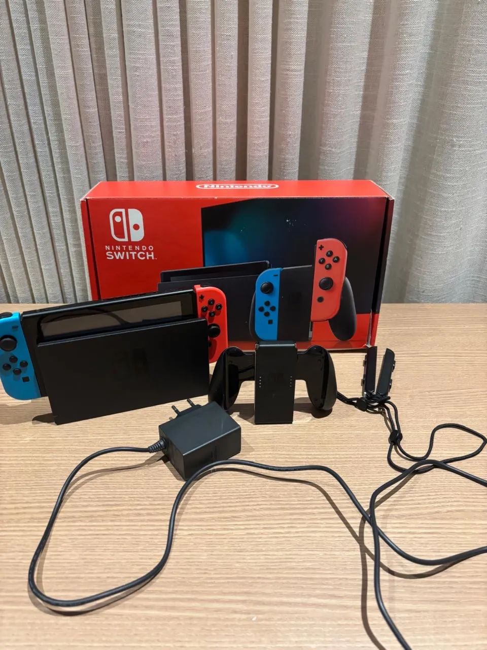 Nintendo Switch V2 Neon (HAC-001-01) - Impecável na Caixa Completo
