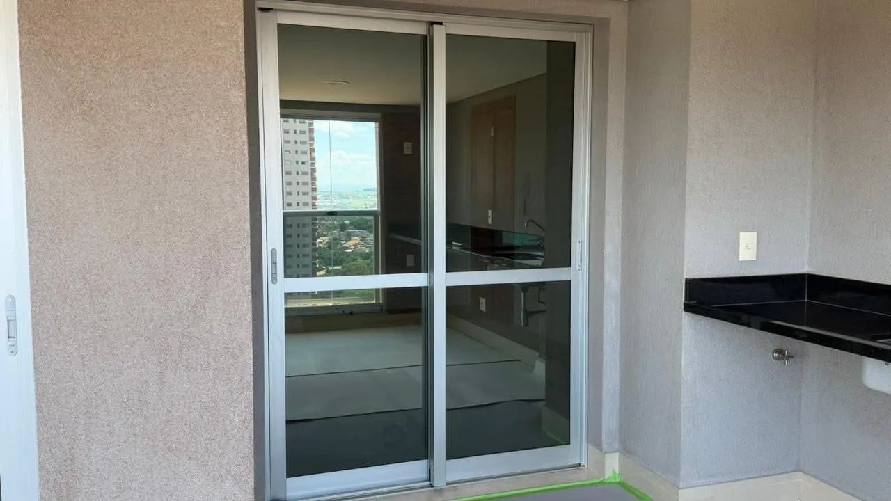 Esta porta é PARA VOCÊ! Excepcional Porta de alumínio e vidro de duas folhas de 1,65x2,18c - Foto 2
