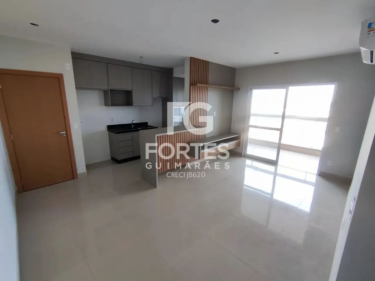 Apartamento Andar Alto Vista Livre ao lado do Ribeirão Shopping, colégio Liceu, com 02 dor