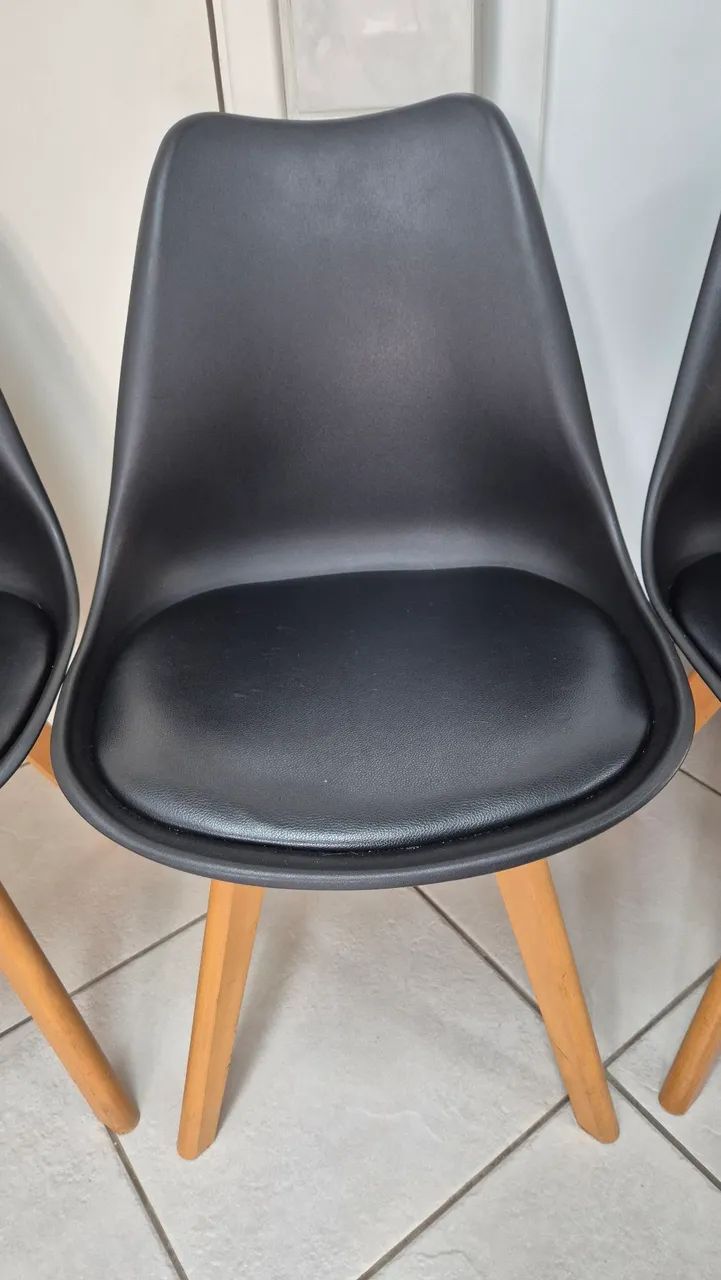 Jogo de cadeiras Charles Eames estofada com base em madeira  - Foto 3