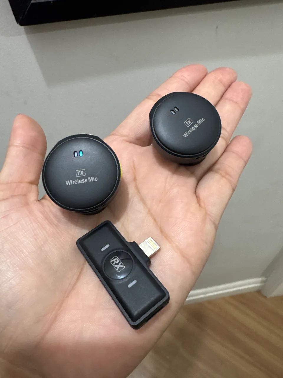 Microfone De Lapela Sem Fio Magnético Com Caixa e 2 Mics - Foto 2