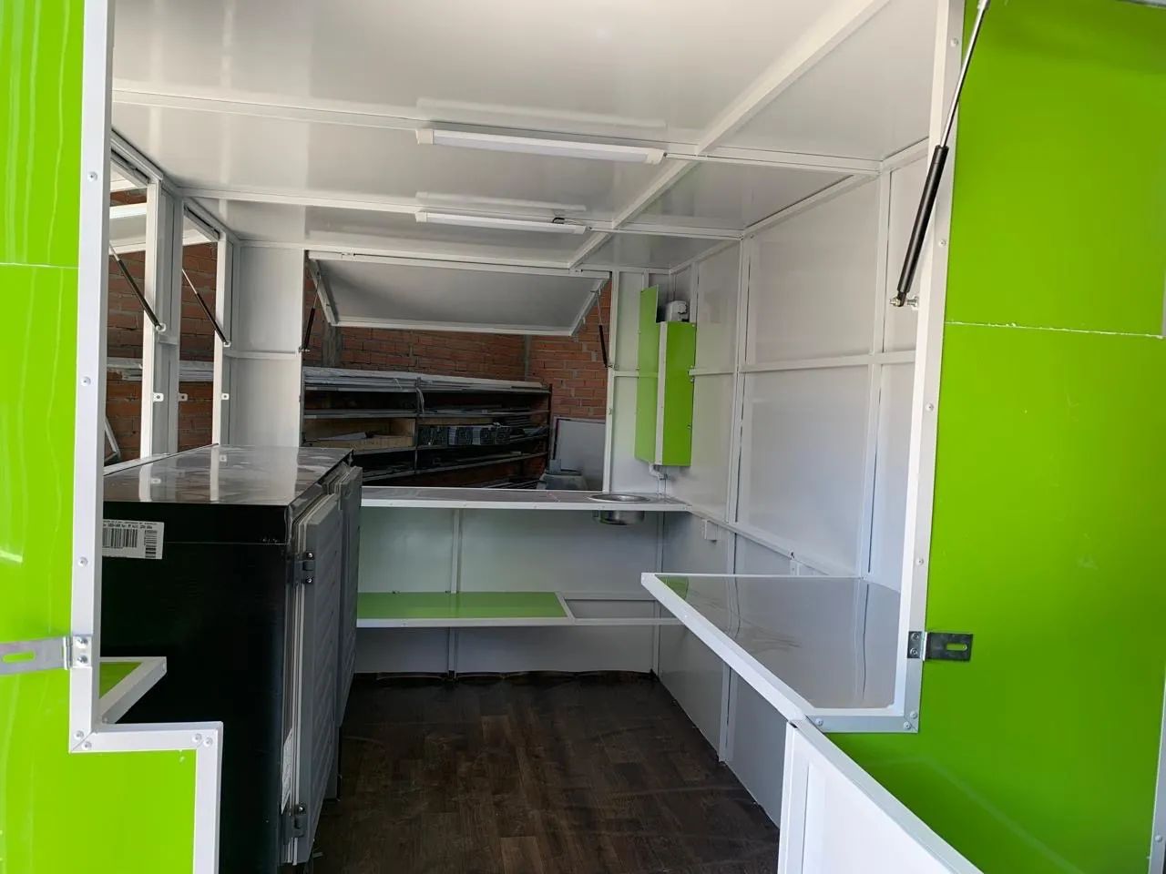 Semi-new trailer65606298653187124