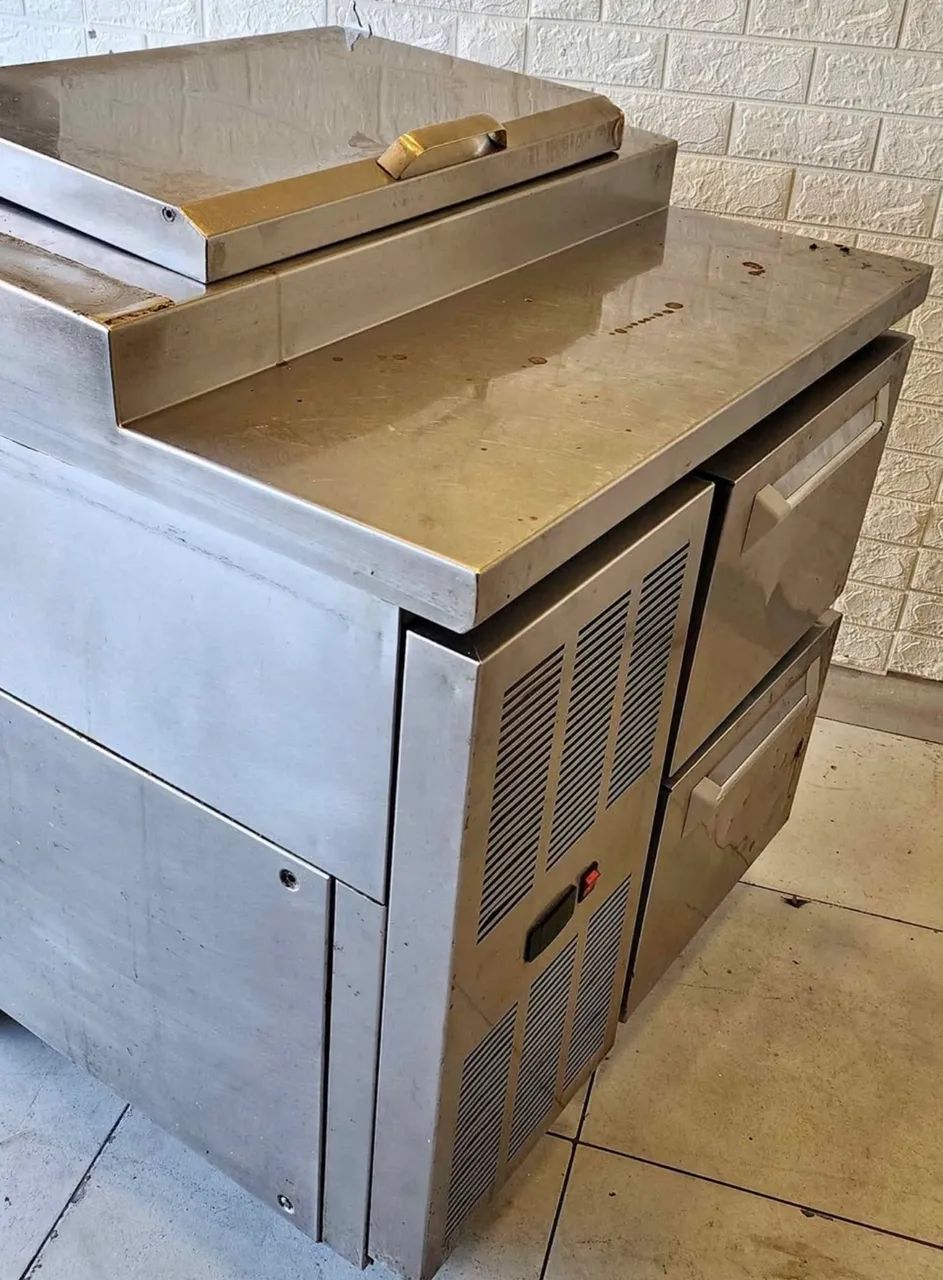 Balcão refrigerado Ingecold com codimentadora 