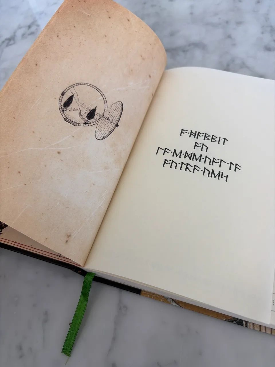 Livro O Hobbit - Editora Harper Collins - Foto 4