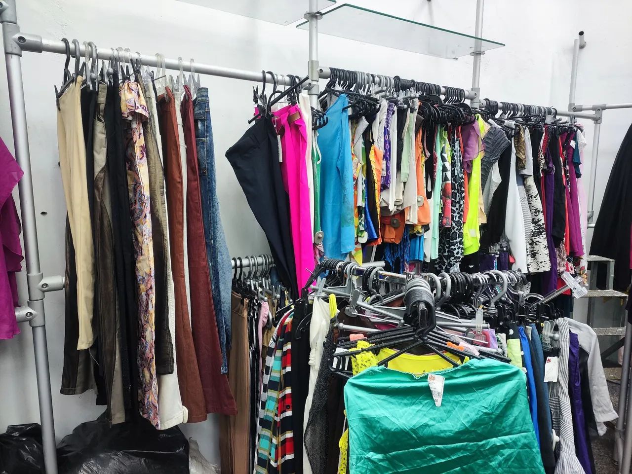 Saldo de roupas femininas  - Foto 2