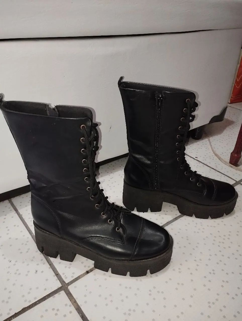 Vendo Bota preta de Couro (Cano Alto) - Foto 2