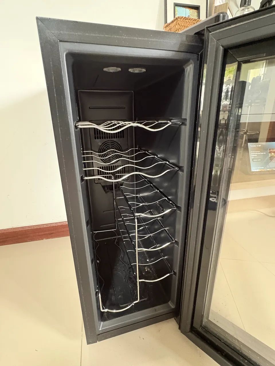 Adega Philco 12 garrafas 