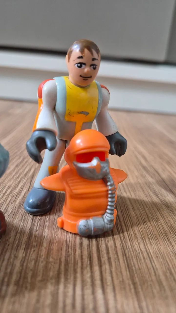 Bonecos articulados Imaginext com acessórios  top demais. - Foto 4
