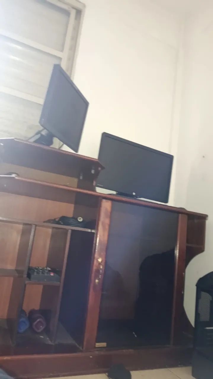 Mesa para Computador / Home Studio com Nichos e Armários - Foto 2