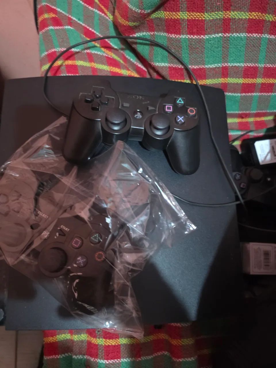 PlayStation 3 com dois controles  - Foto 3