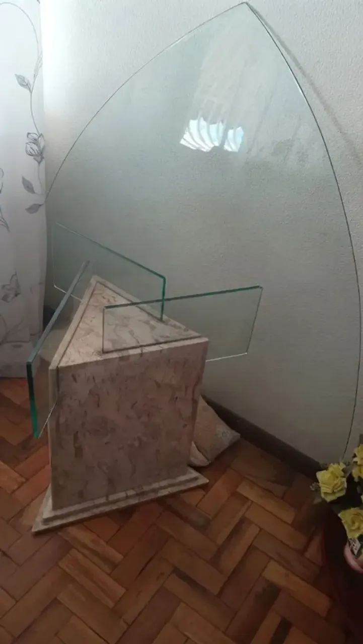Mesa com base em mármore e vidro e com tampo em vidro - Foto 2