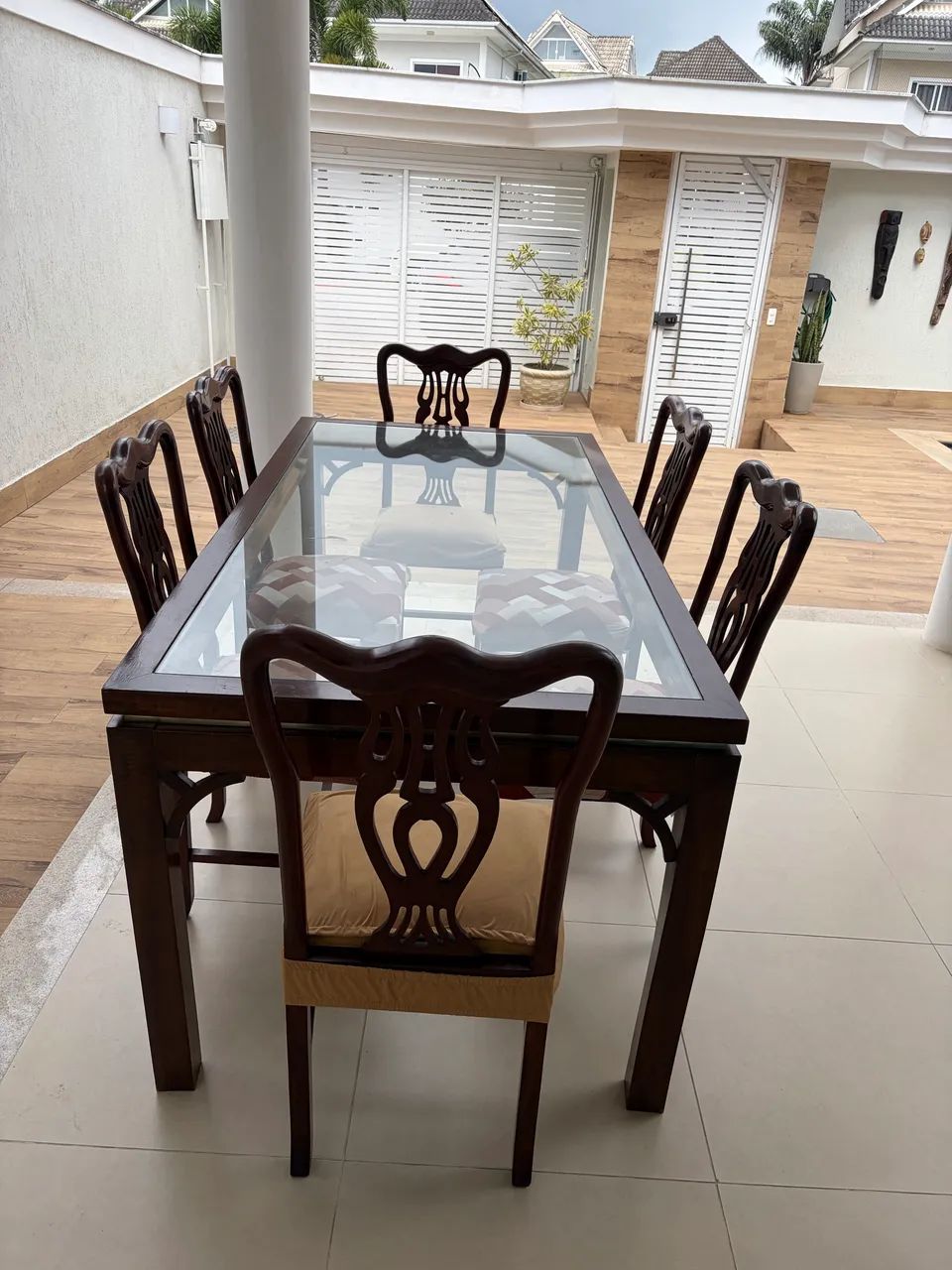 Mesa com tampo de vidro e 6 cadeiras. Ótimo estado.  - Foto 3