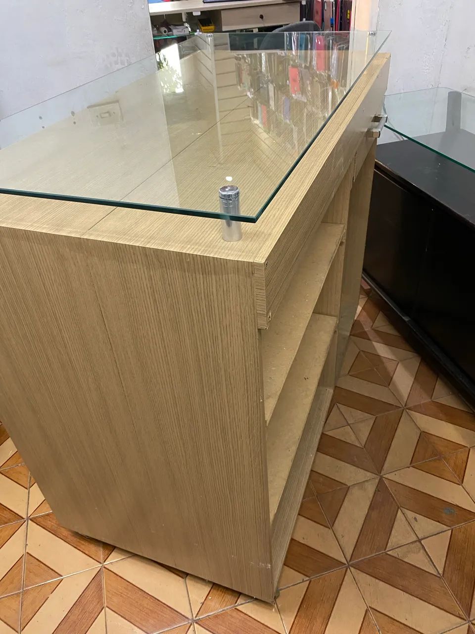 Balcão Vitrine com Tampo de Vidro - Foto 4