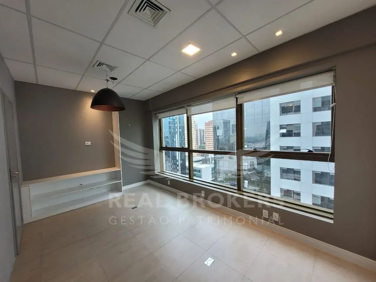Sala comercial à venda com 32m² de área útil com 1 vaga de garagem em Alphaville - Foto 2