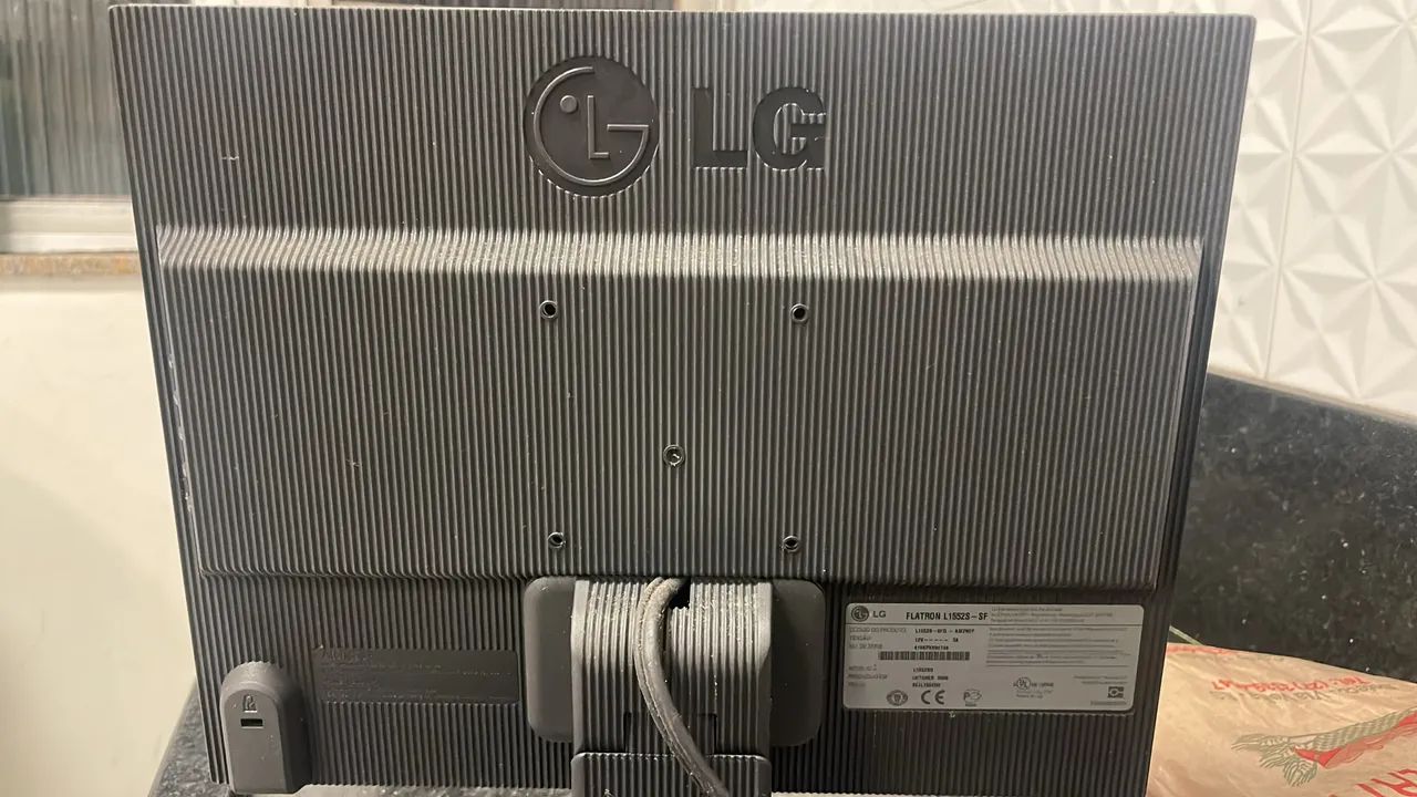 Monitor LG  FLATRON 14 polegadas 417561581957294081