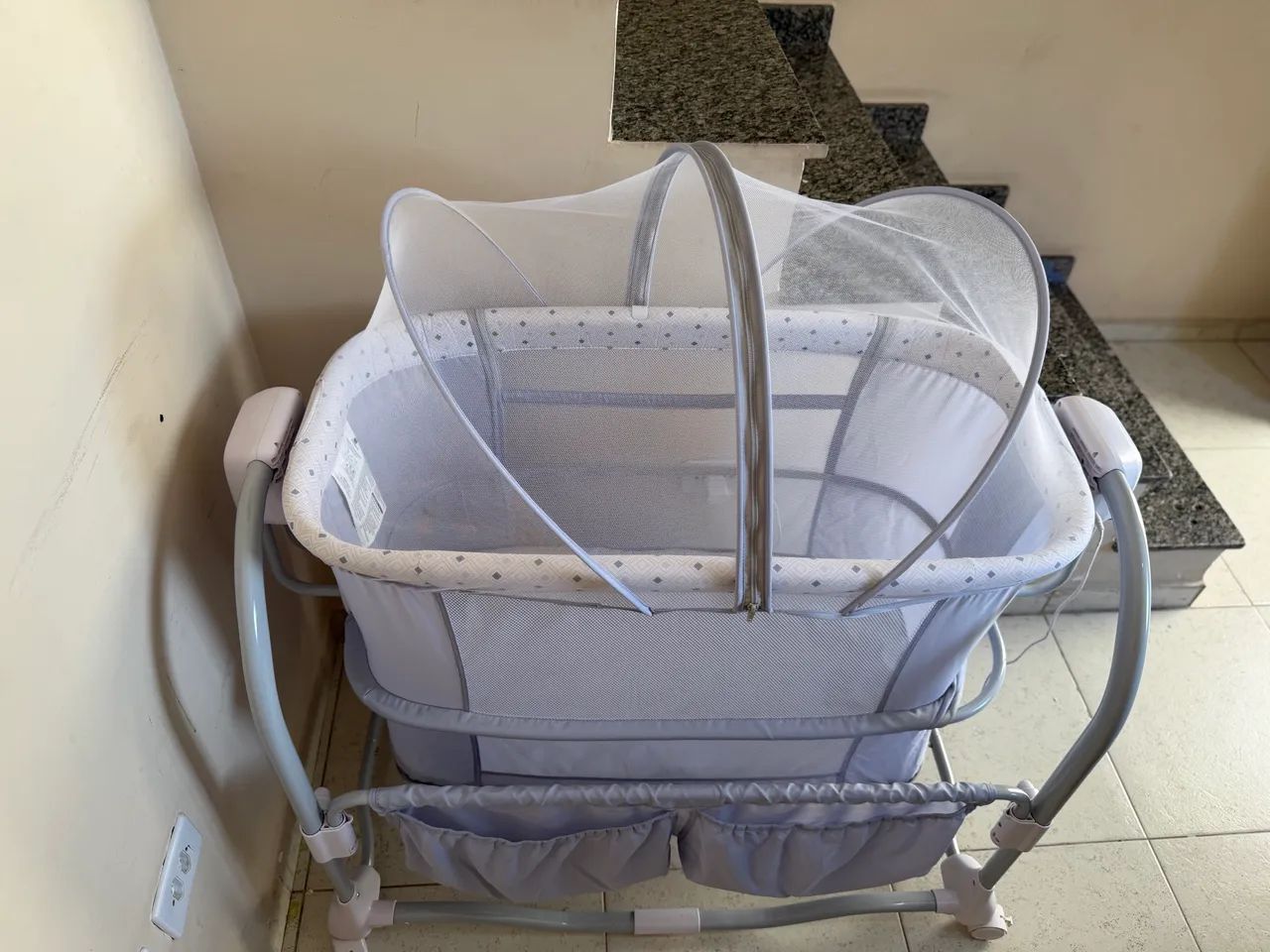 BERÇO BLUETOOTH BALANÇO AUTOMÁTICO DUAS ALTURAS CINZA CLARO ESTAMPADO - Foto 6