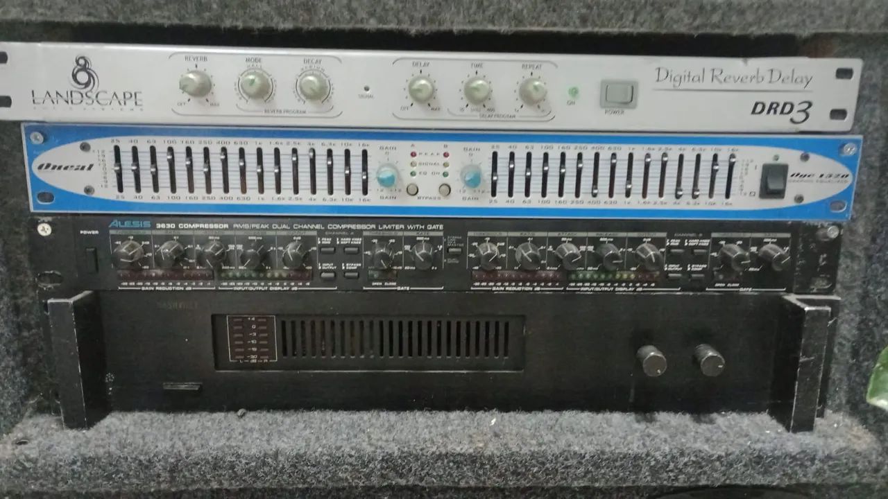 Mesa de som mais 2 caixas a parte  - Foto 3