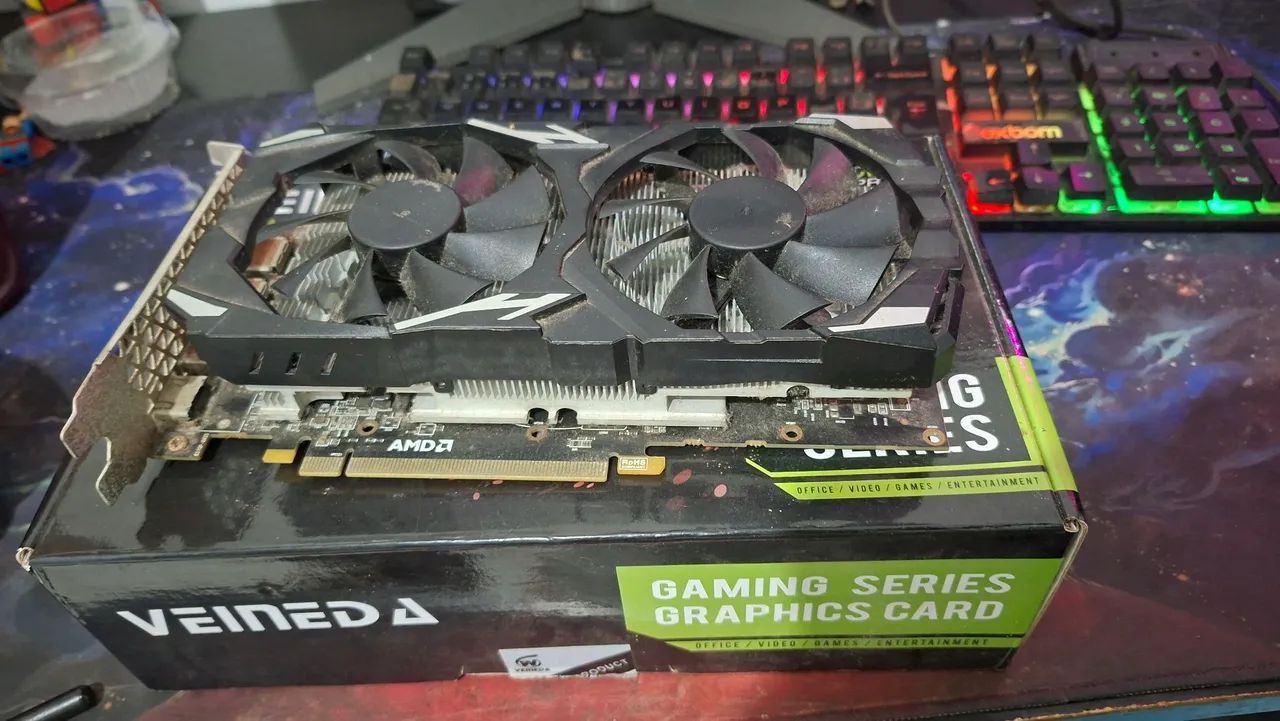 Placa de Vídeo AMD Veineda - COM DEFEITO / PARA RETIRADA DE PEÇAS - Foto 3