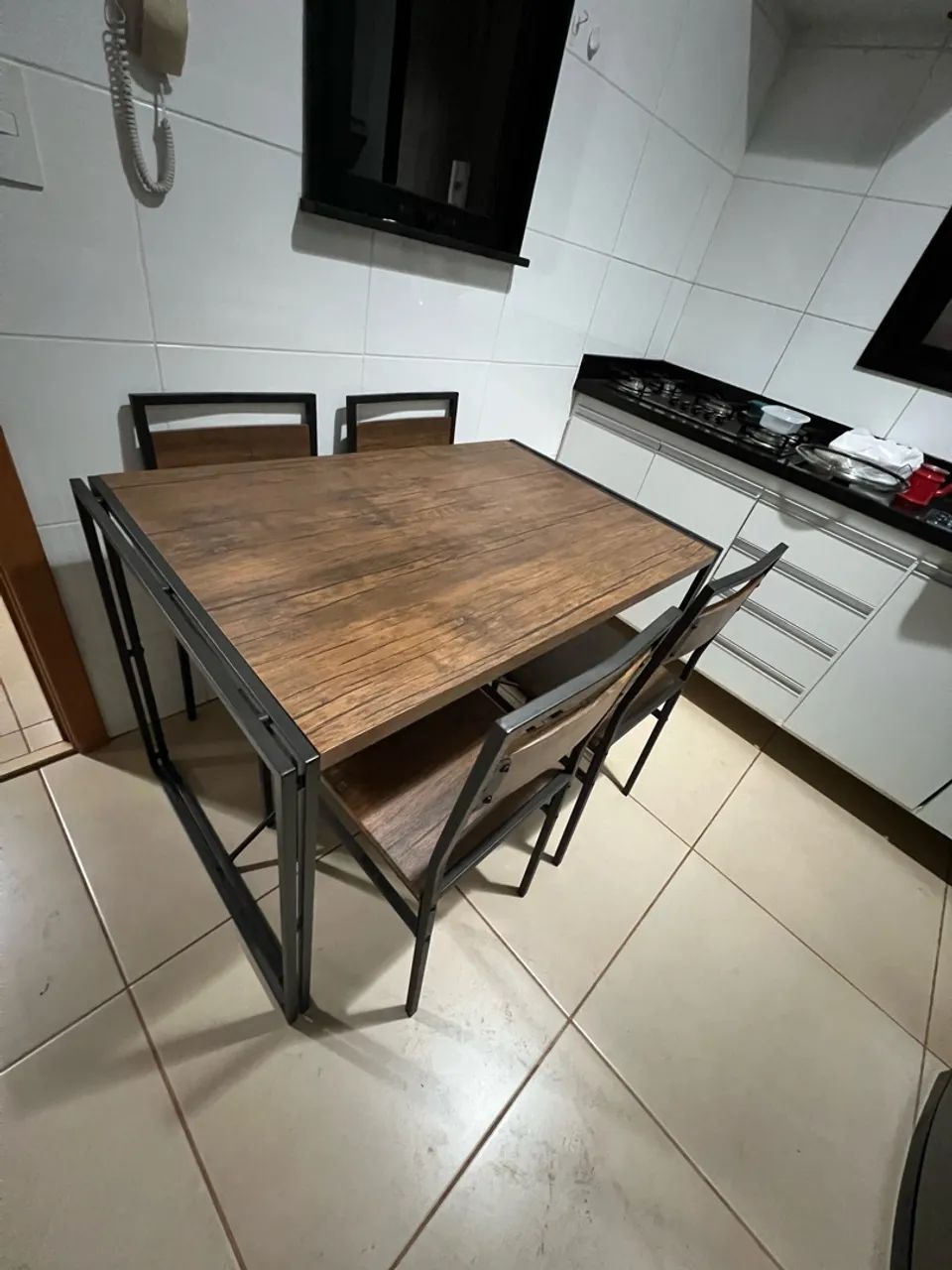 Mesa com 4 cadeiras nova - Foto 2