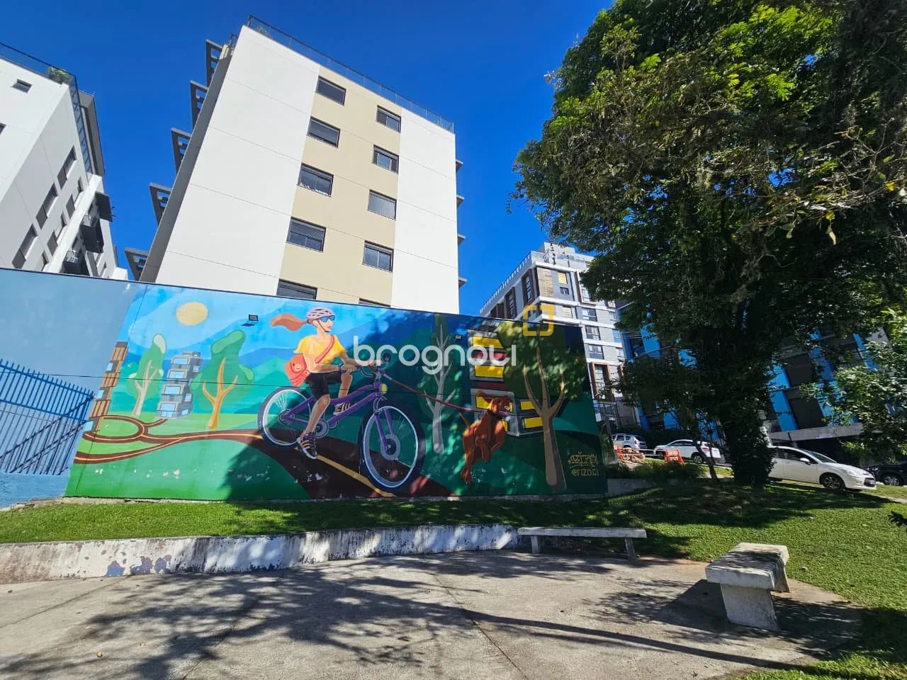 Apartamento em frente a UFSC com móveis planejados e 2 vagas