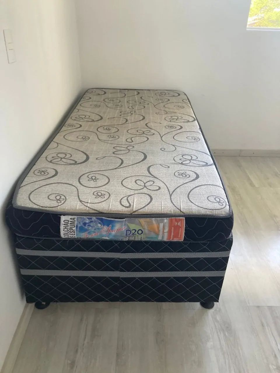 VENDE-SE COLCHÃO DE SOLTEIRO + BASE BOX ORTOPÉDICO - Foto 3