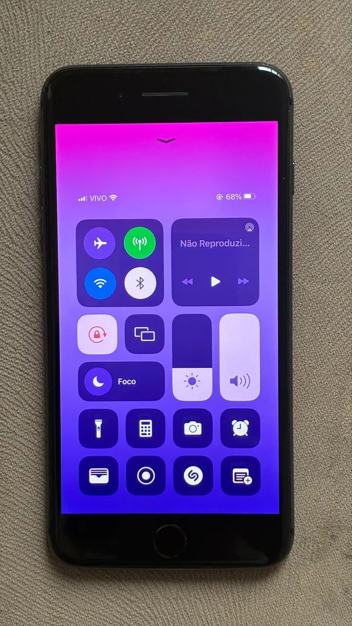 Vendo iPhone 8Plus com carregador  - Foto 4