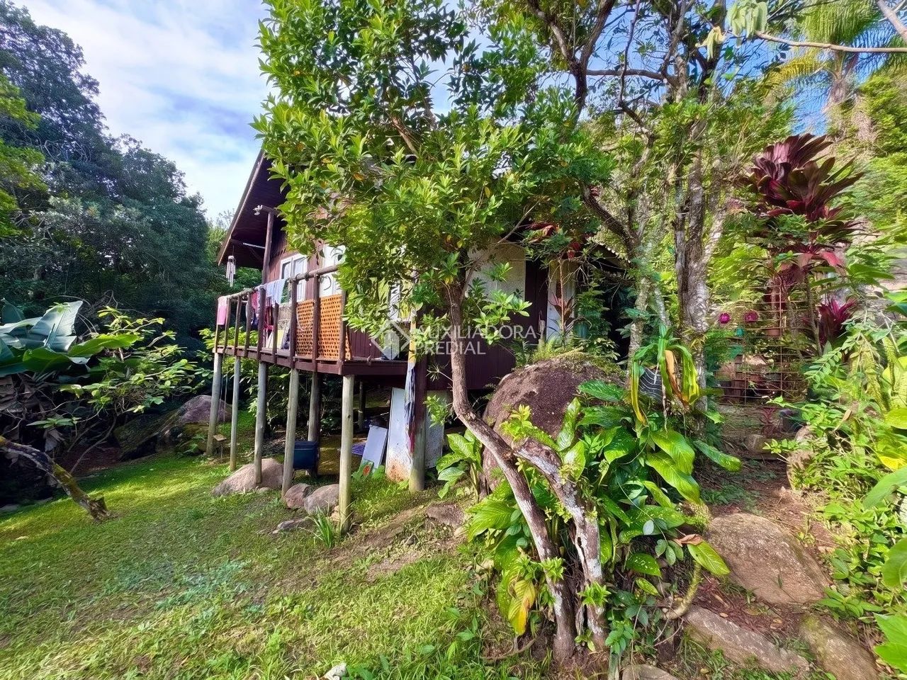 Terreno com 400 m² no Ribeirão da Ilha