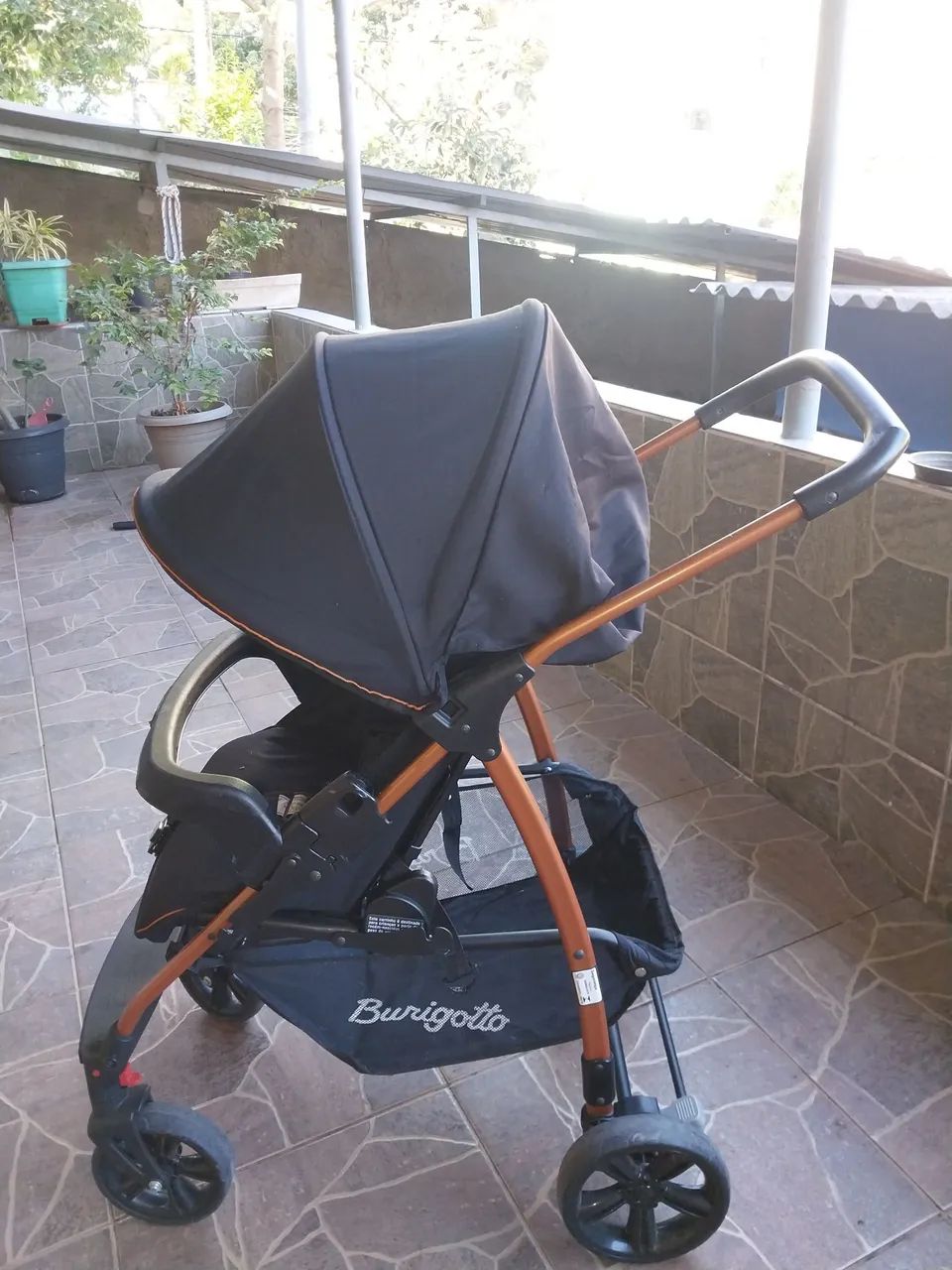 Vende se Carrinho de Bebe e Berço 